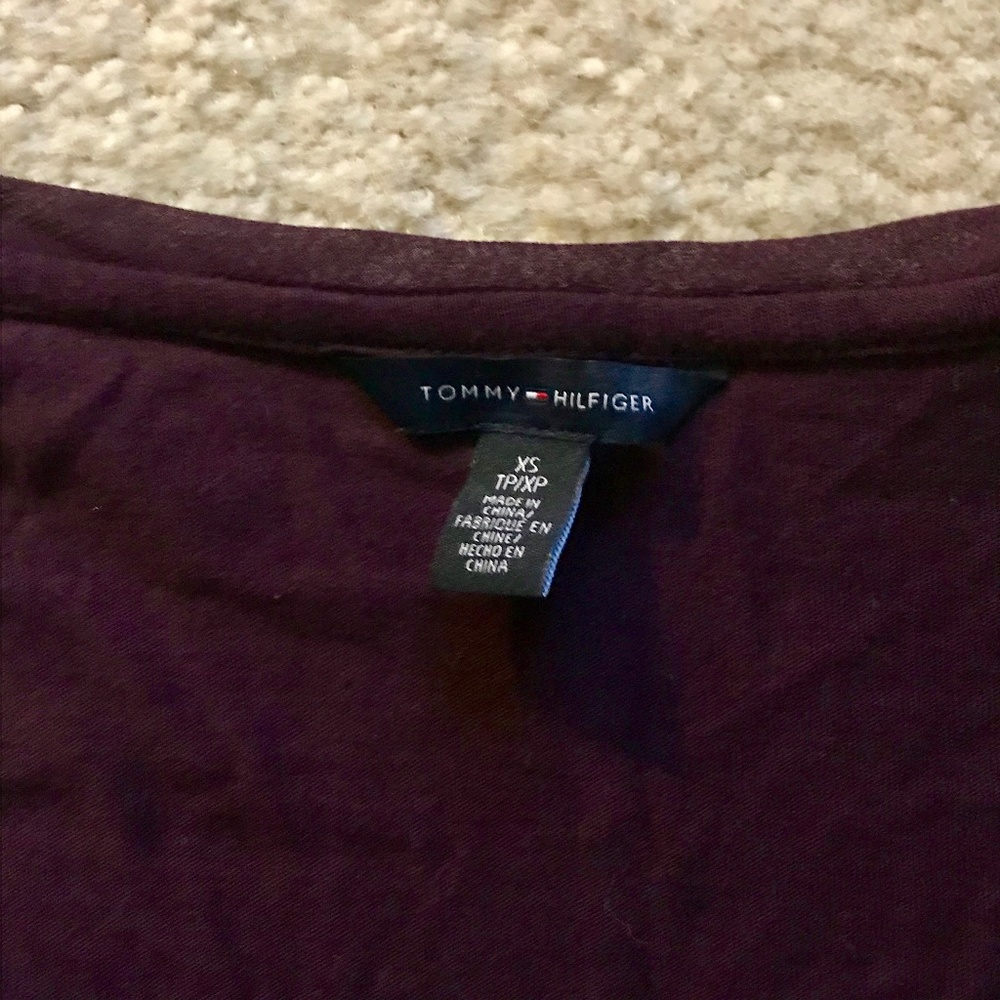 Beautiful basic tee with ruffled shoulder - Picture 4 of 5